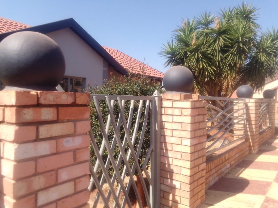 3 Bedroom Property for Sale in Tlhabane West North West